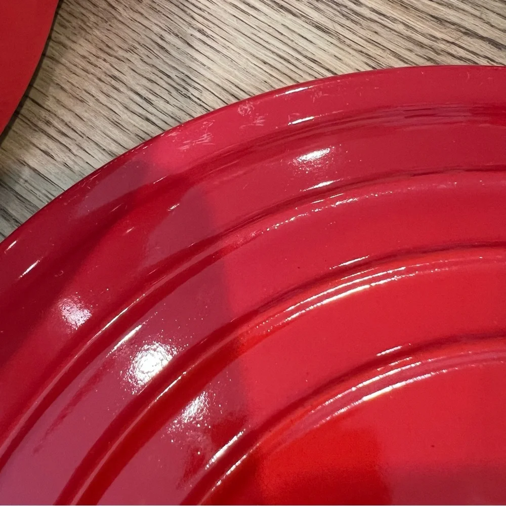 NEW LE CREUSET 5.5 QT Signature Round Dutch Oven Cast Iron Casserole Red